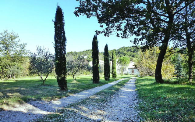 Cosy Holiday Flat With Communal Pool, Malaucène