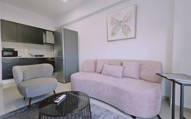 104 NIC - 402 Stay Cosmo City Suite
