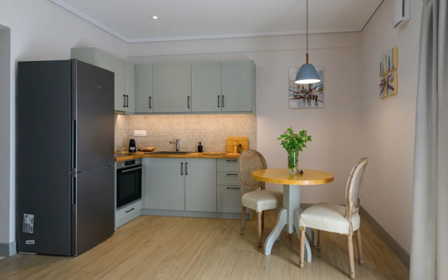 Kannas Mani-Luxury Suites- Adults friendly 14+