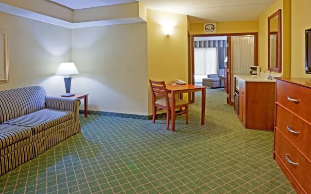 Holiday Inn Express & Suites Coon Rapids - Blaine Area