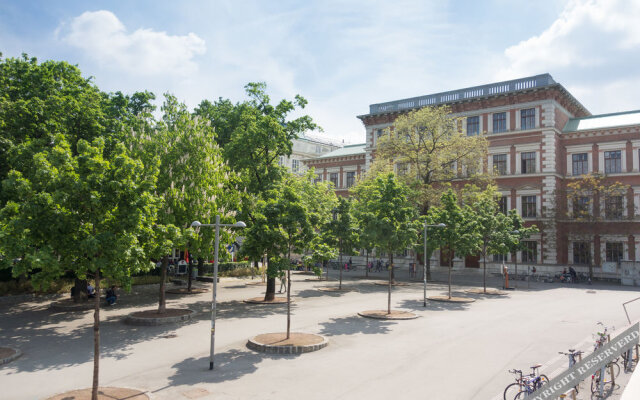 Design-Apartment Karlsplatz with Balcony