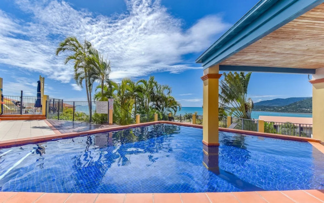 Ocean Views Galore - Airlie Beach