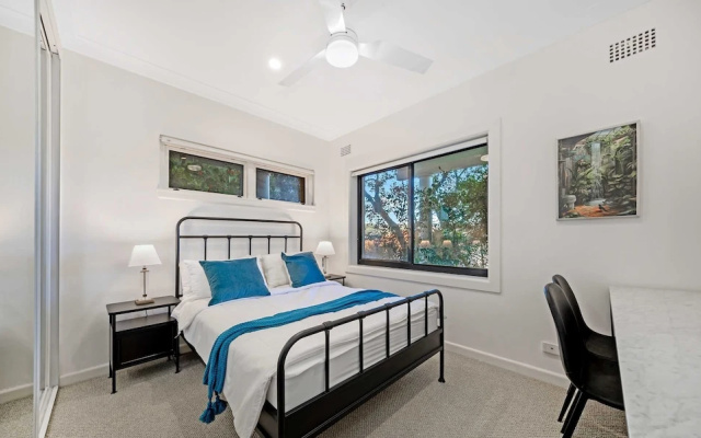 Metawise Luxe 6 Bed Ocean View Family Home in Seaforth – Guest Rooms – Sydney