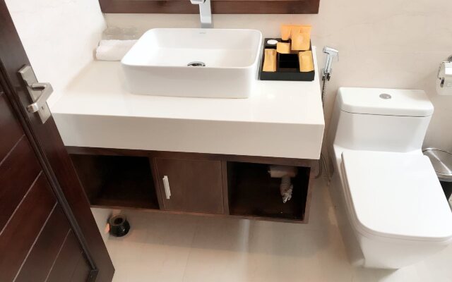 Yarra Ocean Suites Danang