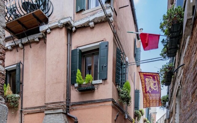 Lo Squero 3 Apartment With Balcony In Dorsoduro