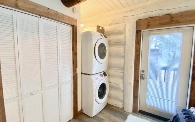 Black Bear #1 2 Bedroom Cabin