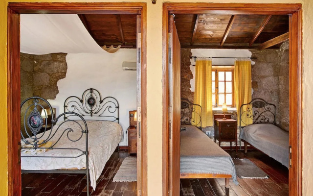 House Sleeps6-parking-garden-pool in Summer-pet