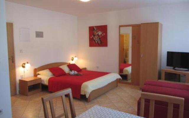 Apartments Luna Tisno