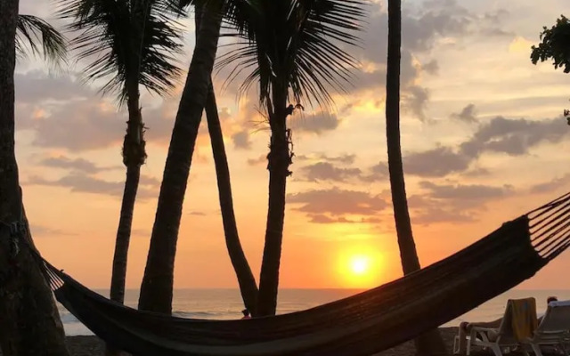 Ola Bonita BeachFront Apart Hotel