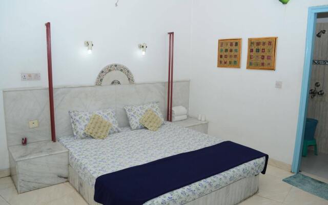 Maya Hotel & Restaurant