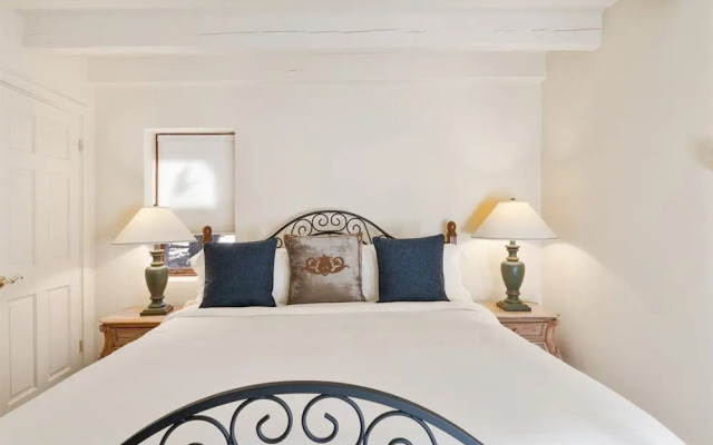 Casa Ladera - Enchanting Home, Nestled in Foothills With Spectacular Views