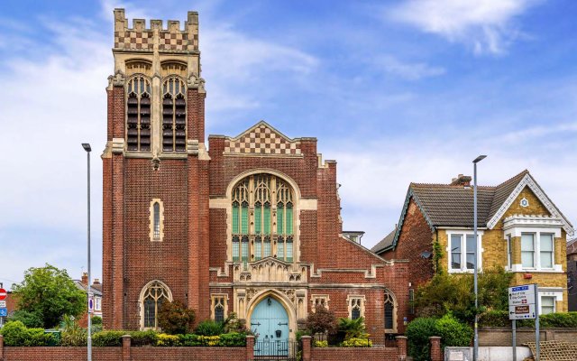 Grade II Listed Converted Church – Within 750yrds to Southsea Beach
