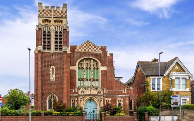 Grade II Listed Converted Church – Within 750yrds to Southsea Beach