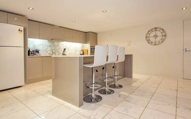 Mantra Aqua, Penthouse 83/1A Tomaree Street