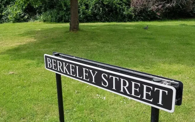 Suitely Berkeley Apartments