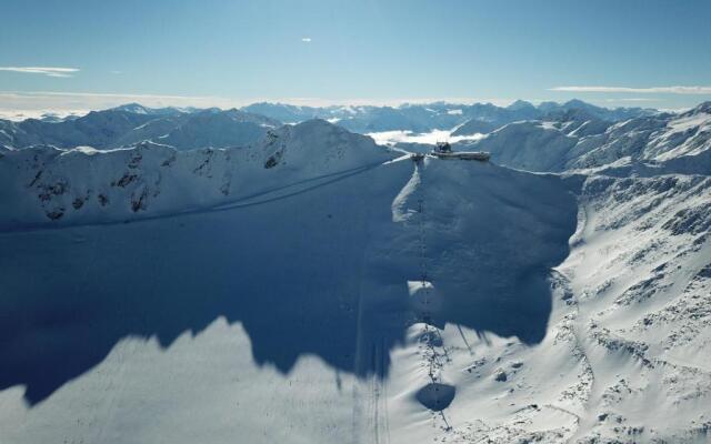 Glacier Hotel Grawand