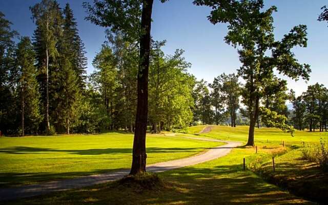 Golf Apartments