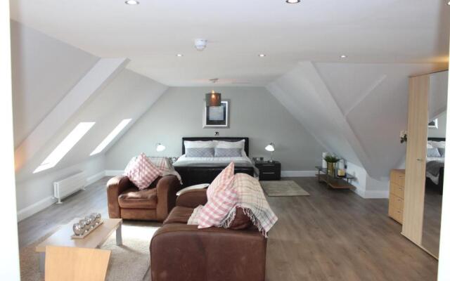 Lakeside Studio 2 Loft Apartment