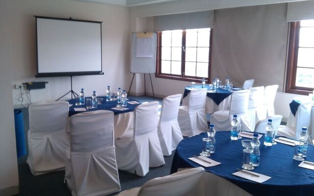 DLF Club 3