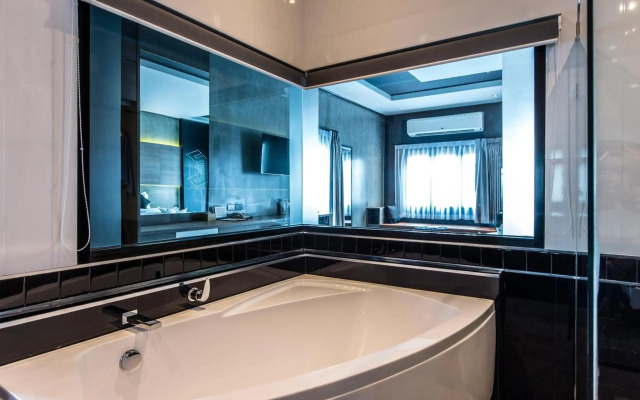 Cresco Hotel Buriram