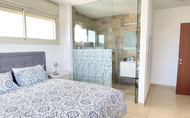 Best location near Leonardo Hotel sea view