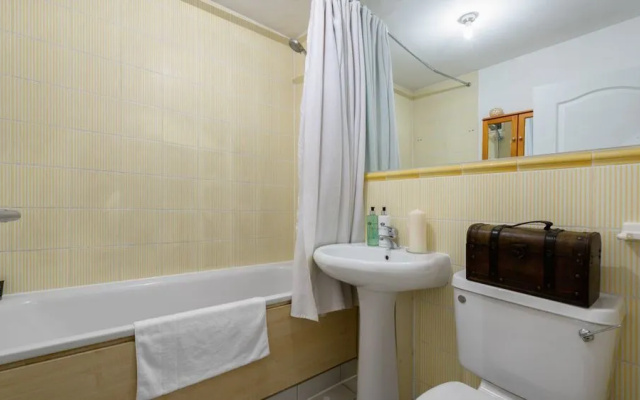 Convenient Oxford Street 1BR Flat