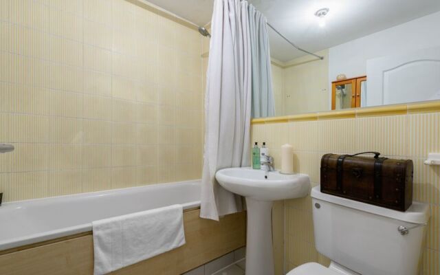 Convenient Oxford Street 1BR Flat