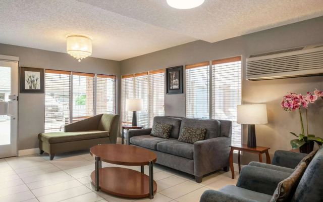 Travelodge by Wyndham Calgary South