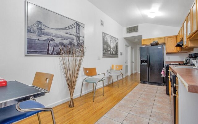 Racpanos Modern Stay on Forrest Street