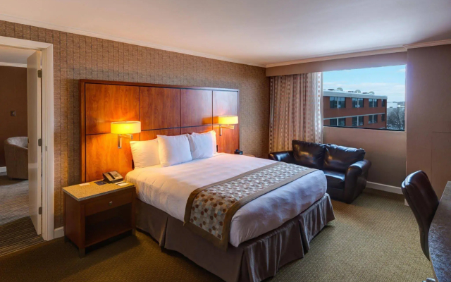 DoubleTree by Hilton Akron Fairlawn