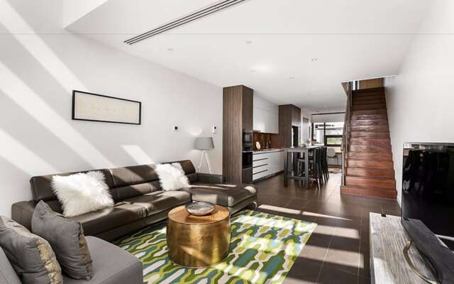 Melbourne Holiday Apartments South Wharf