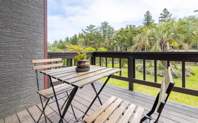 Jeju Batdol Pension