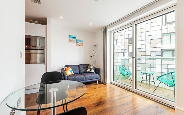 Chic Studio With Skyline Views
