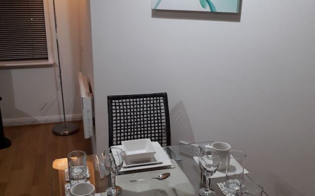 Luxury and Stylish 2 bedroom Apartment with en-suite