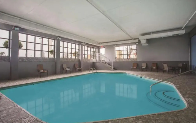 La Quinta Inn & Suites By Wyndham Knoxville East