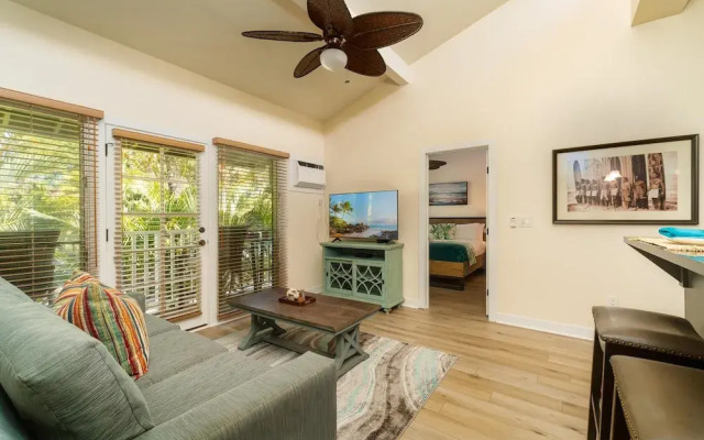 Aina Nalu 2bd/2ba 2 Bedroom Condo by Redawning