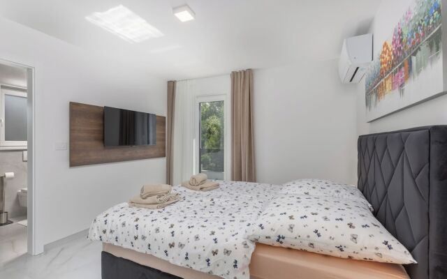 Pool Apartment Sunset With Sea View