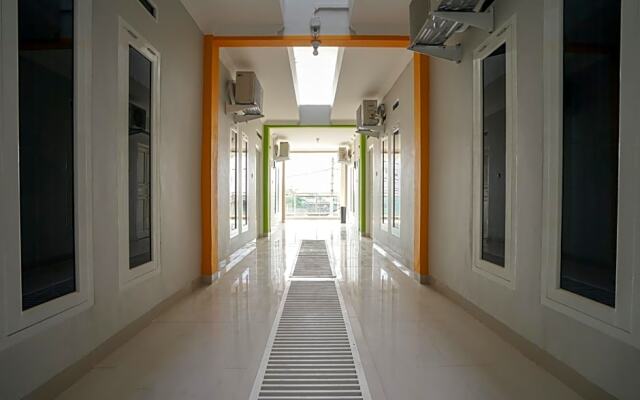 Vaccinated Staff - OYO 948 Vivi Residence Syariah II