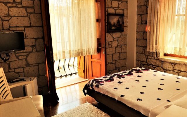 Adres Alacati Otel