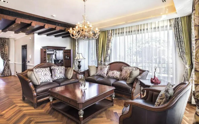A Majestic and Luxurious Villa Overlooking the Ganges