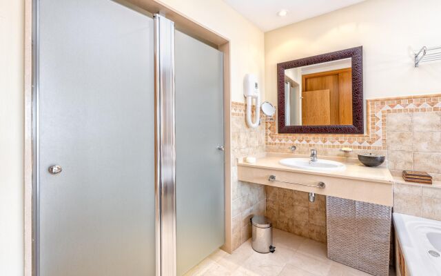 Stunning 2BR Sea View Condo 8 in Malibu