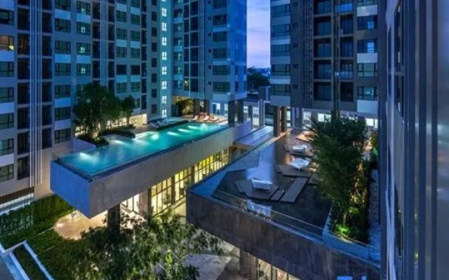 Pattaya the Base Four-Bedroom Top Floor Infinity Pool