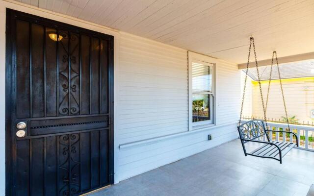 5 Bedroom Koreatown Charmer near DTLA