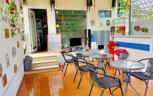 Charming Deluxe Room With Ac and Wifi