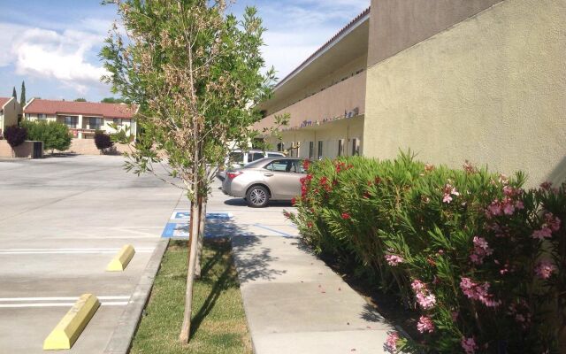 America Inn & Suites