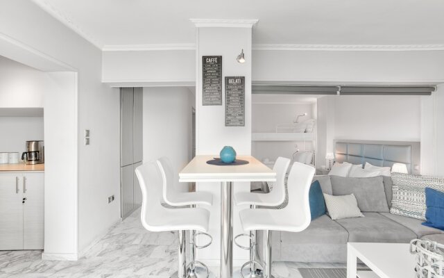 Chic Modern Seaside Oasis -Sunny Piraeus