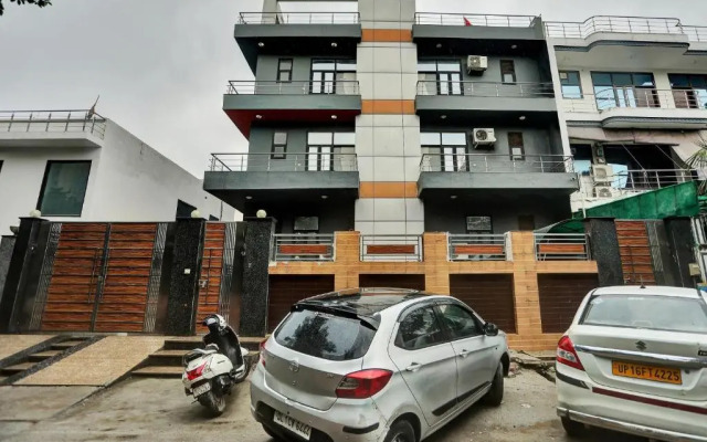 OYO Townhouse 764 Hotel Happy Keys Townhouse