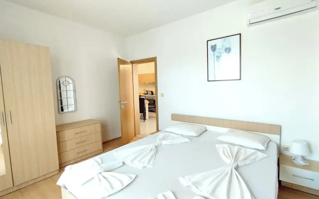 New Line Village Apartments, up to 4 Guests