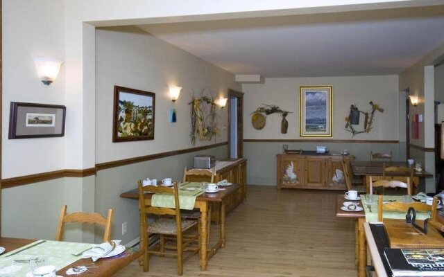 Une Fleur au Bord de l'Eau