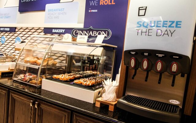 Holiday Inn Express & Suites Cumberland - La Vale by IHG